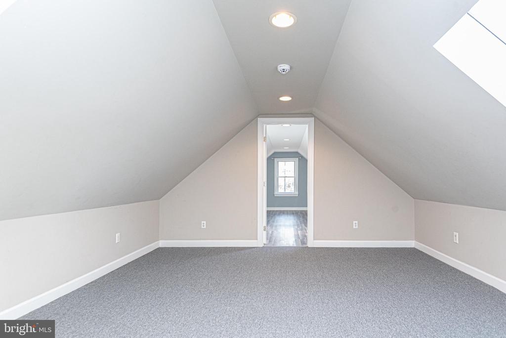 202 W MANOR DRIVE