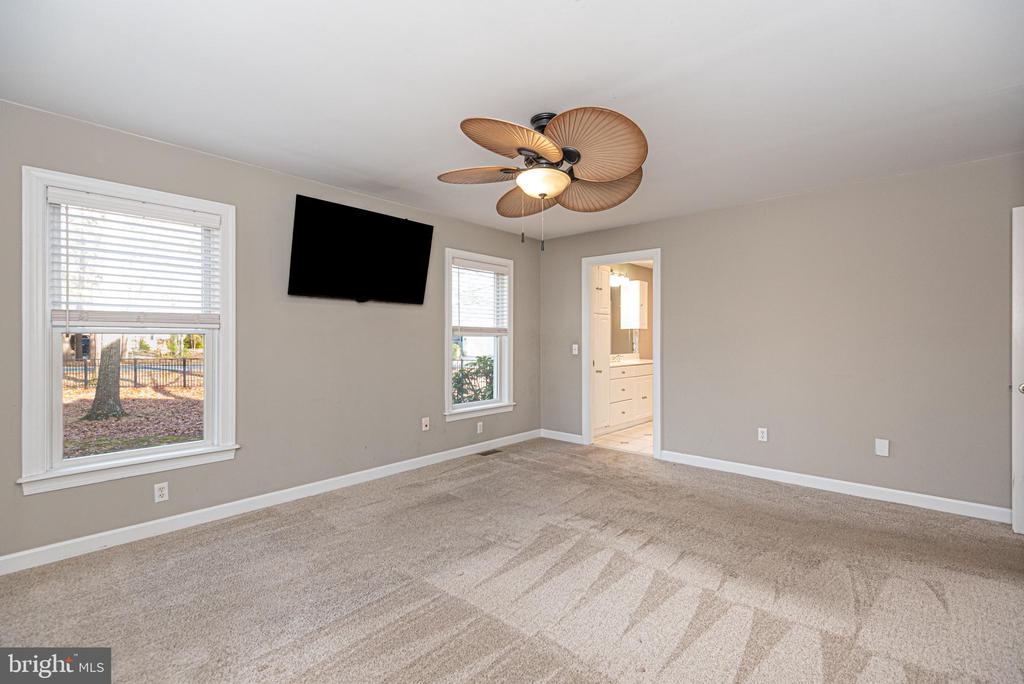 202 W MANOR DRIVE