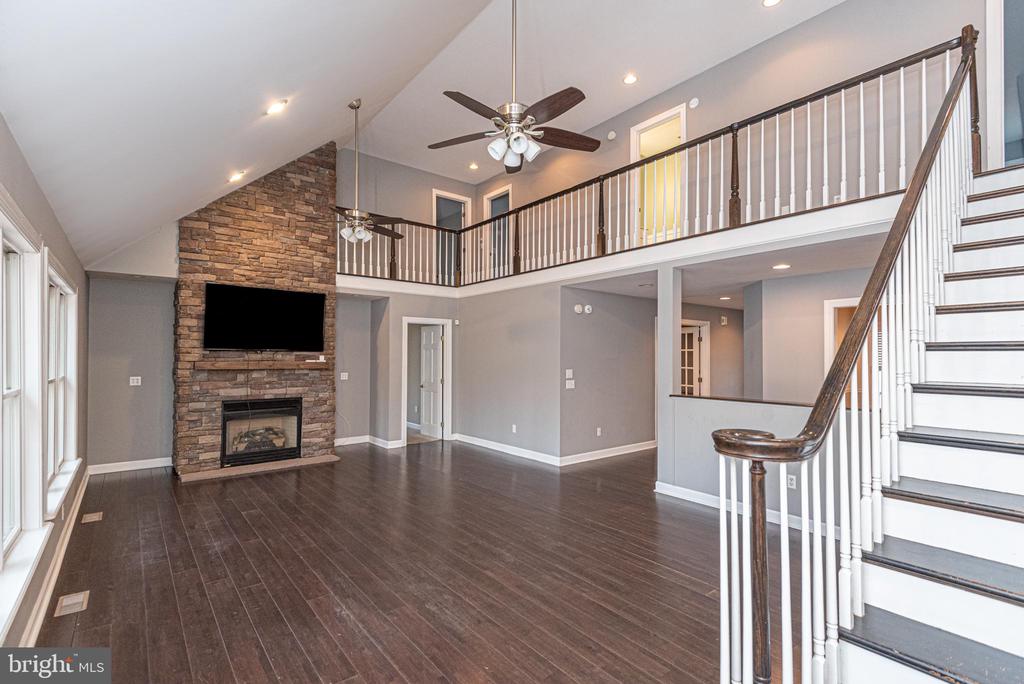 202 W MANOR DRIVE