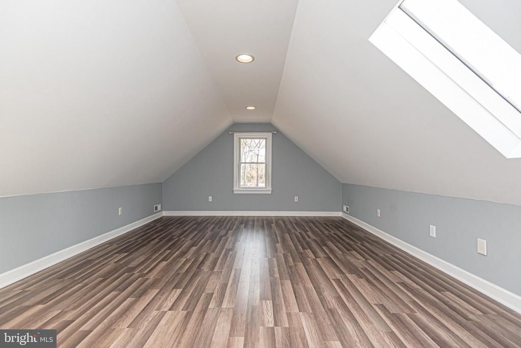 202 W MANOR DRIVE