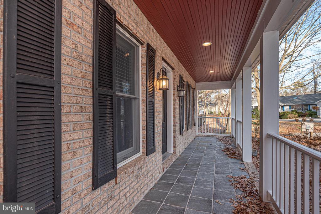 202 W MANOR DRIVE