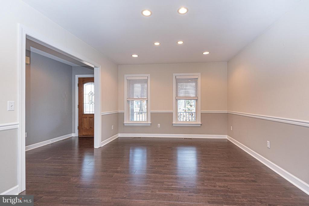 202 W MANOR DRIVE