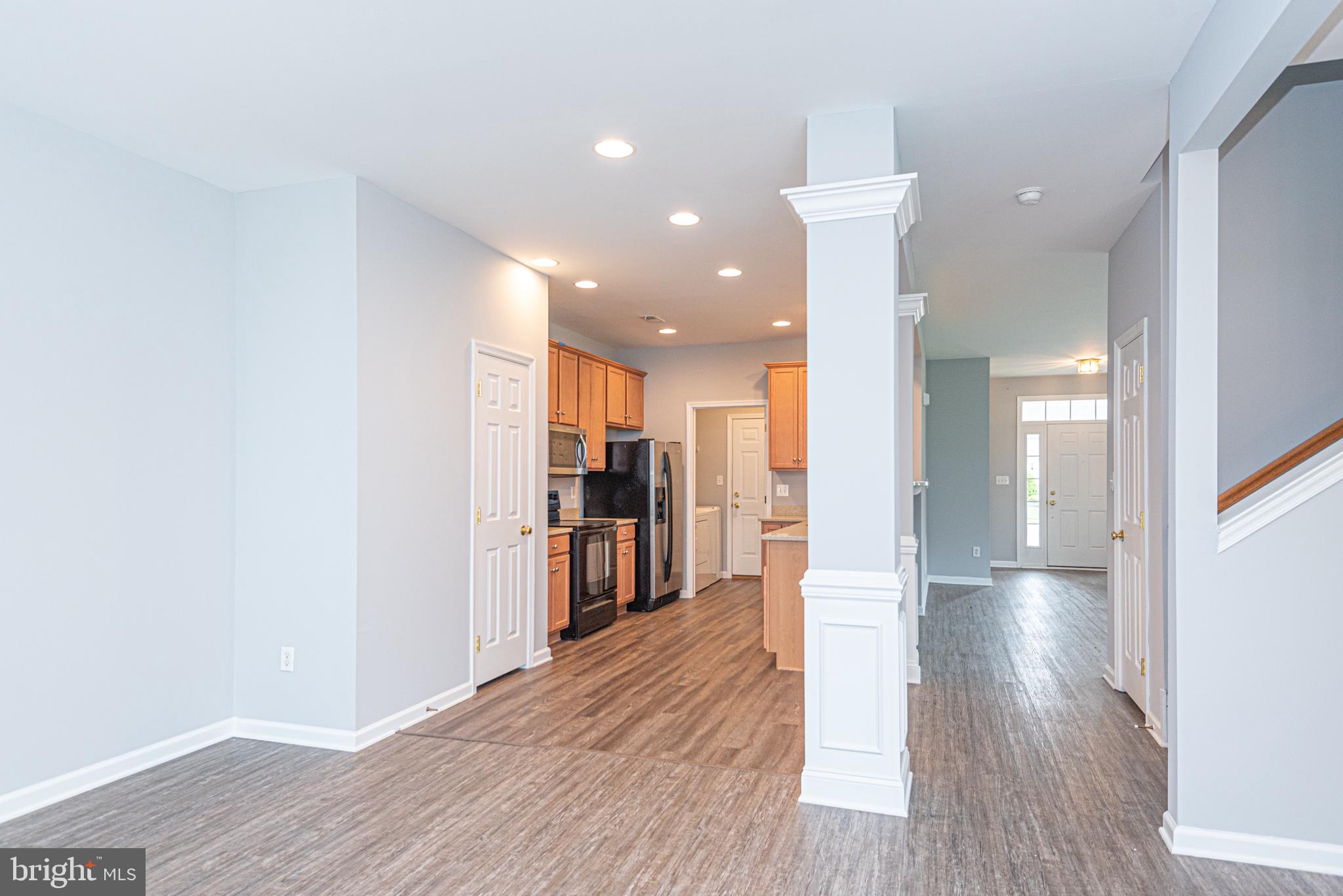212 W BOURNE WAY