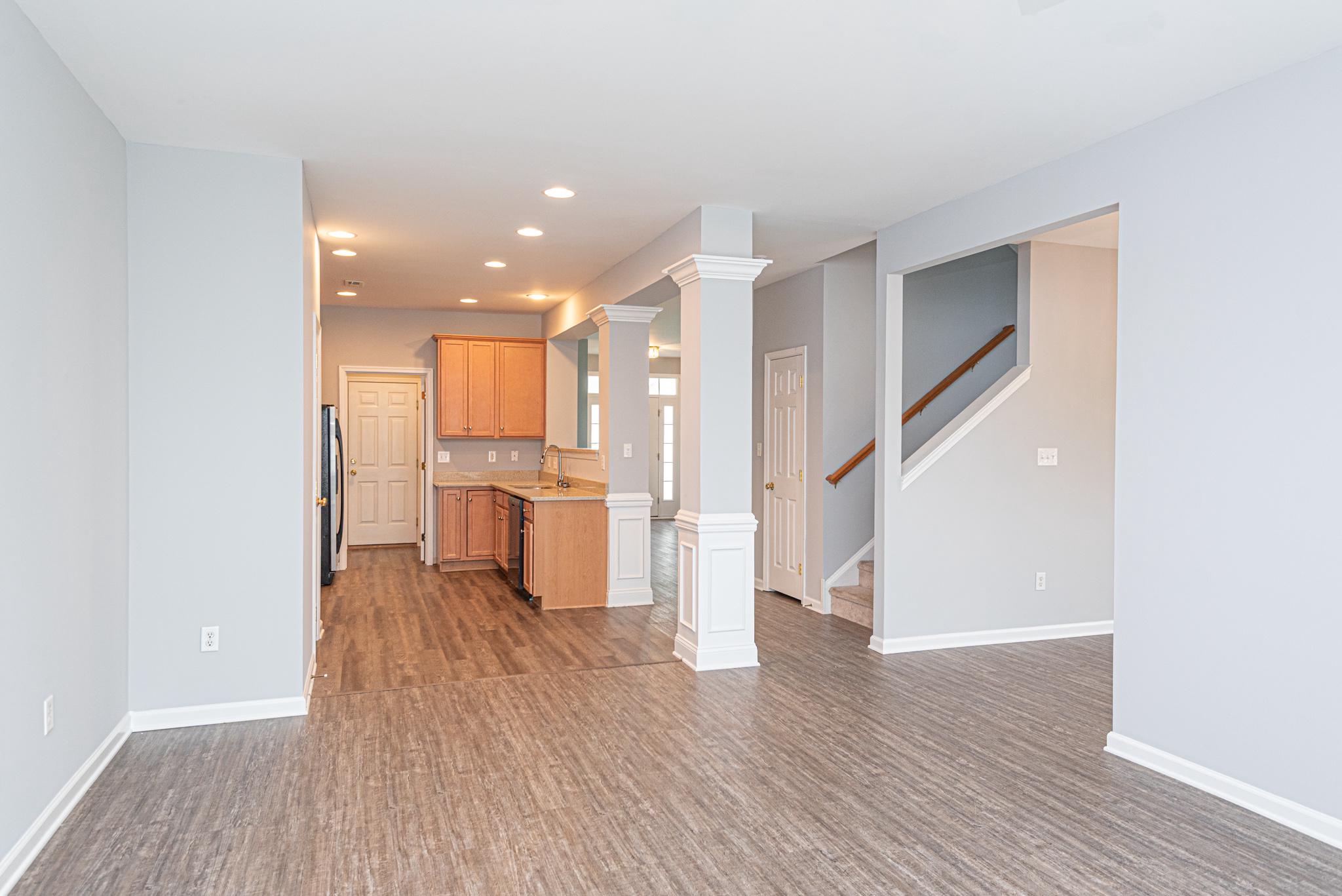 212 W BOURNE WAY