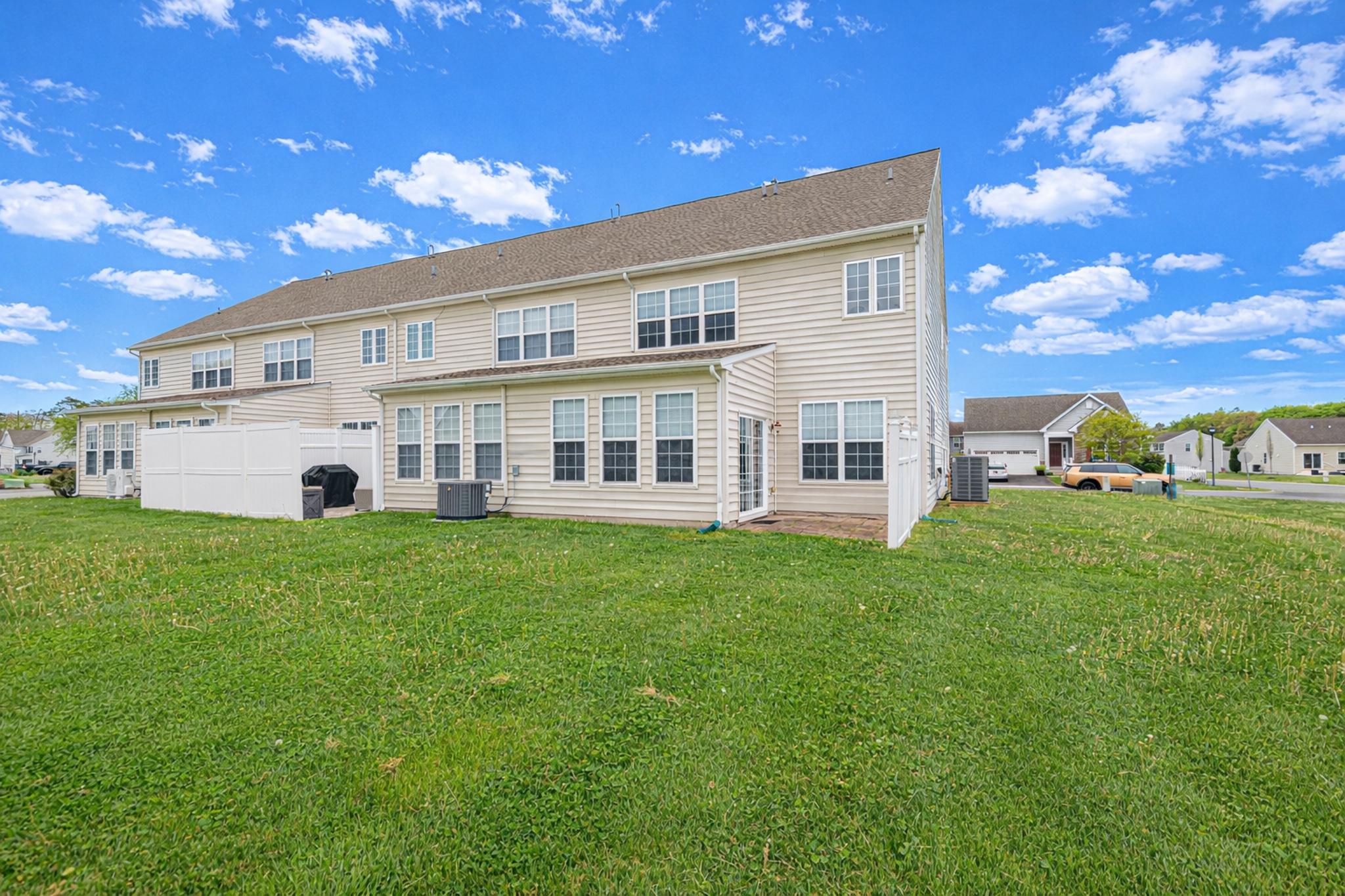 212 W BOURNE WAY
