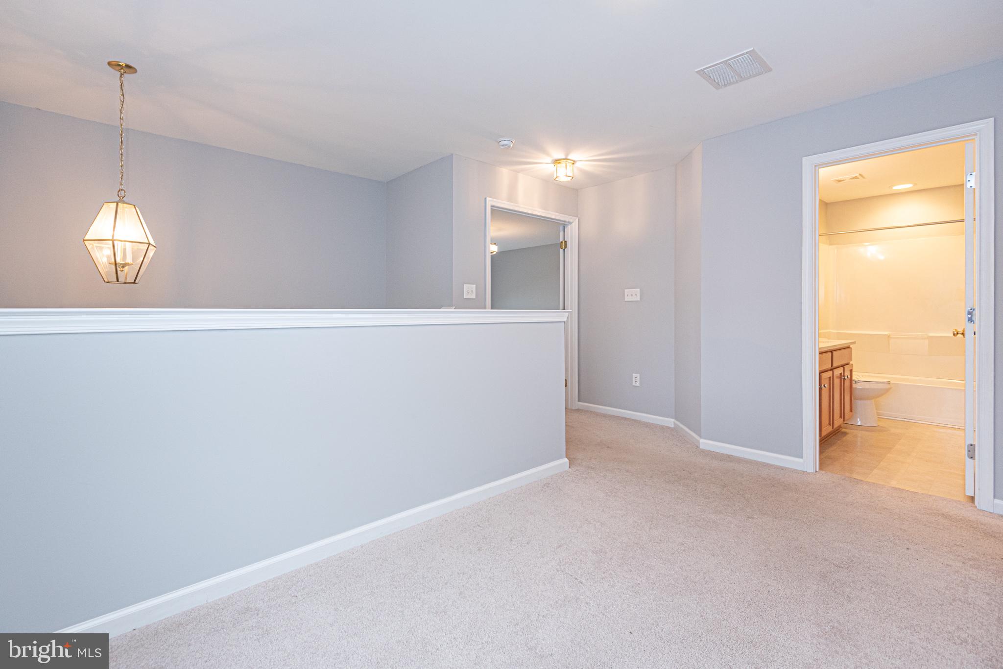 212 W BOURNE WAY