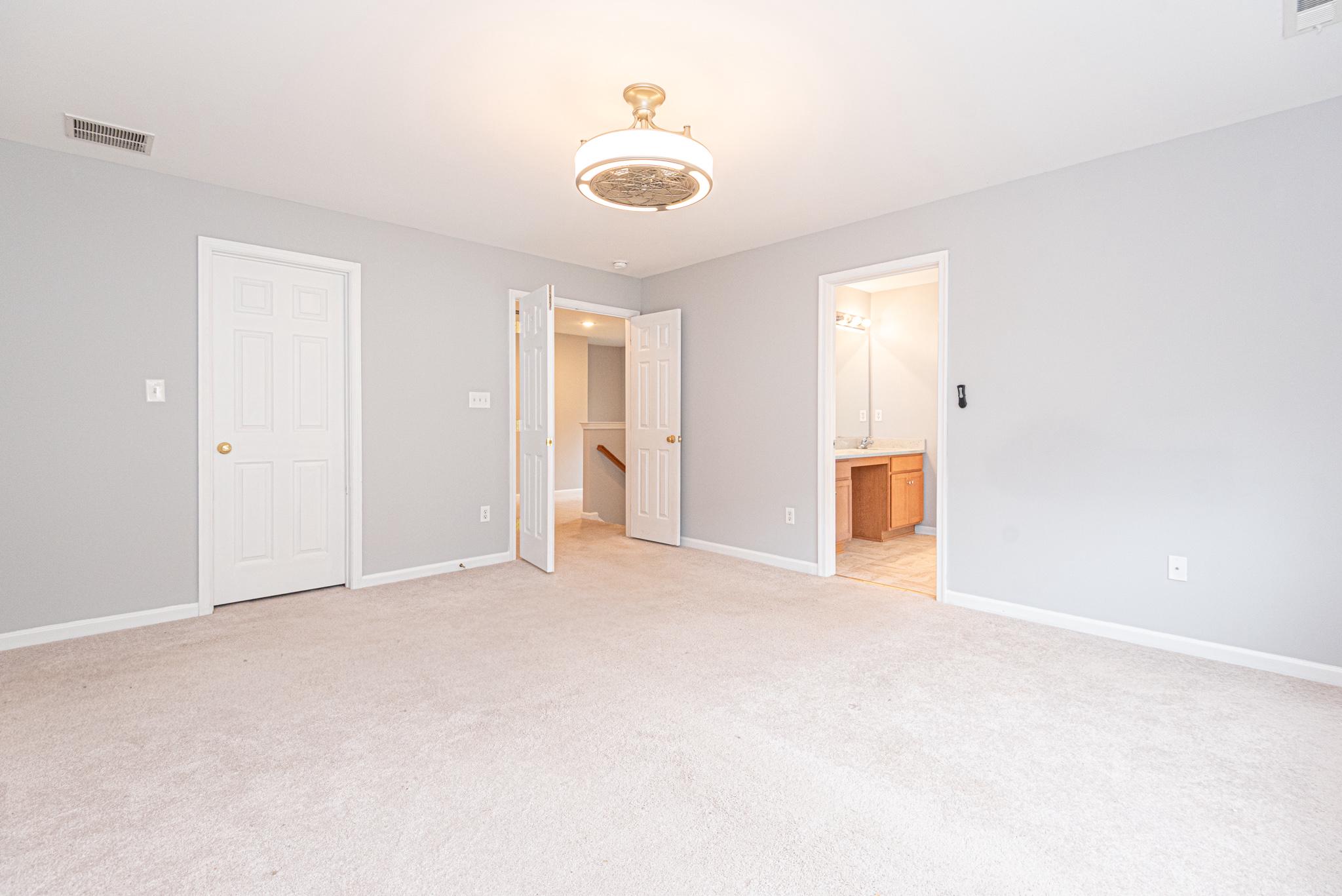 212 W BOURNE WAY