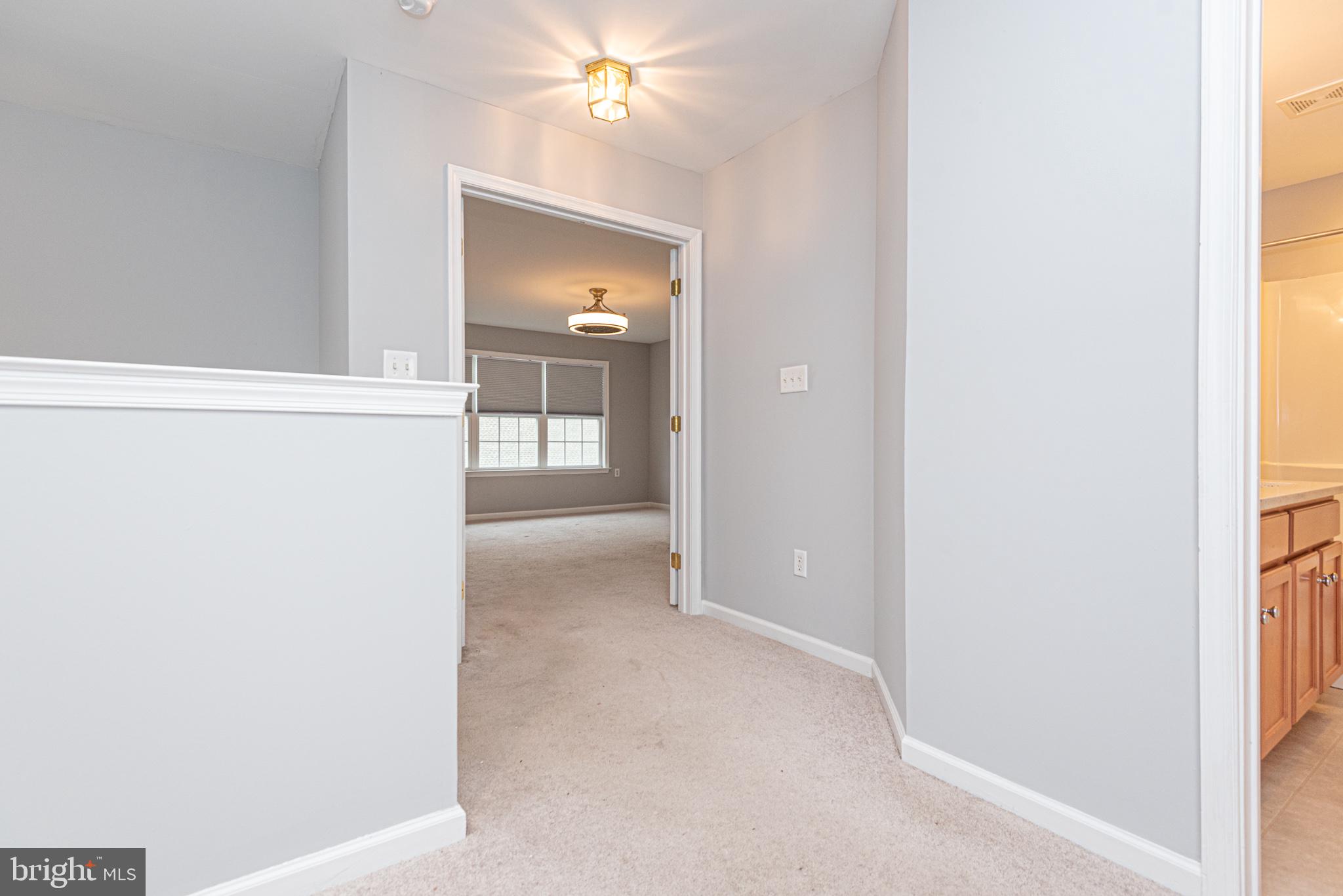 212 W BOURNE WAY