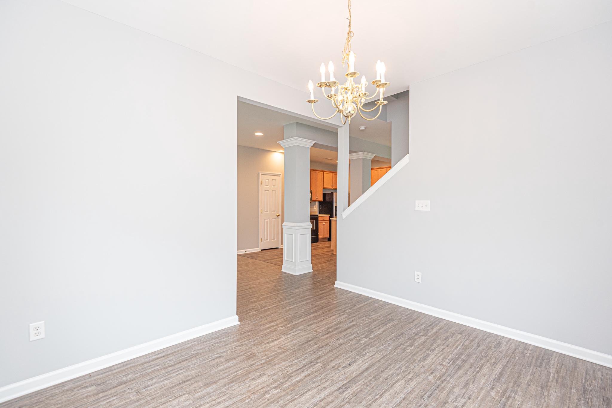 212 W BOURNE WAY