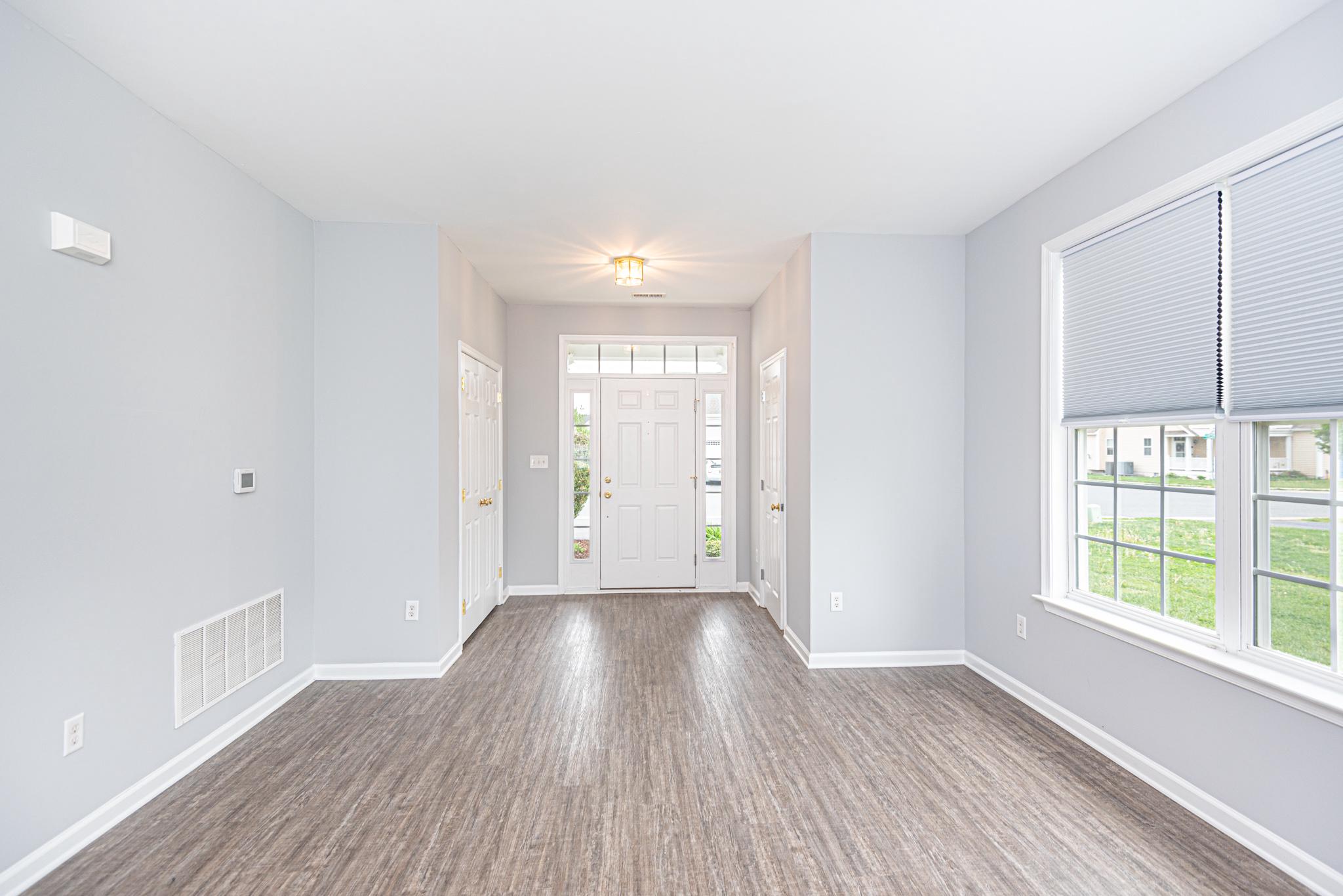 212 W BOURNE WAY