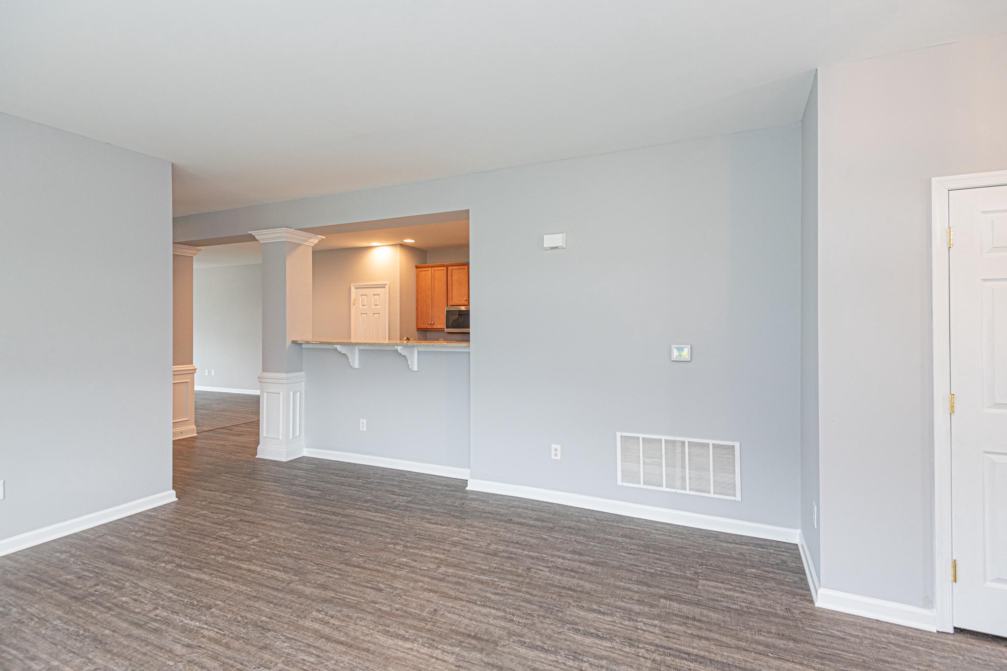 212 W BOURNE WAY