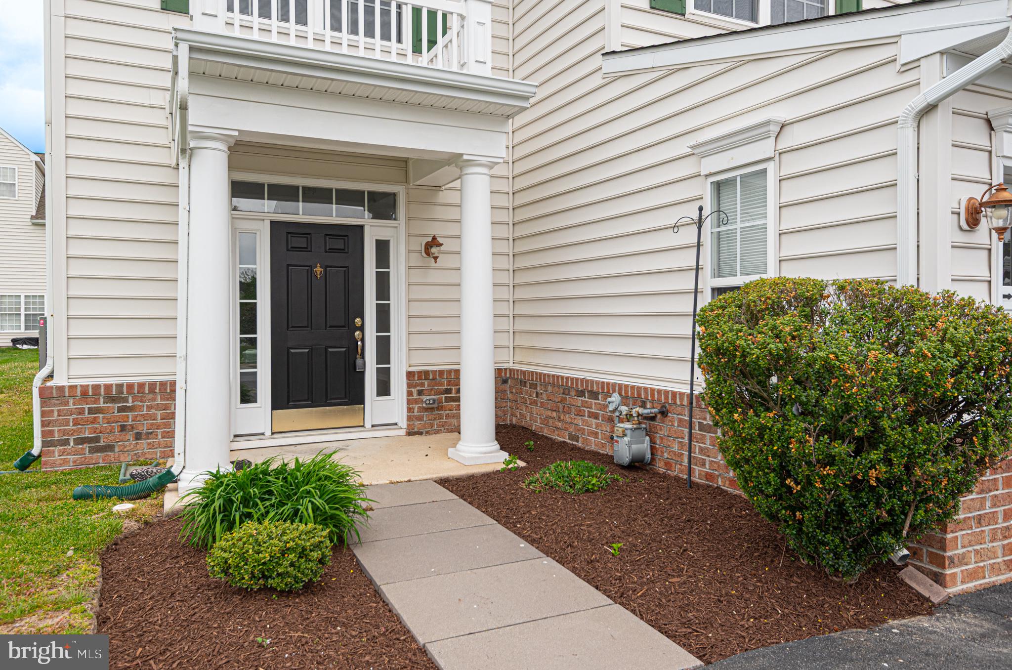 212 W BOURNE WAY