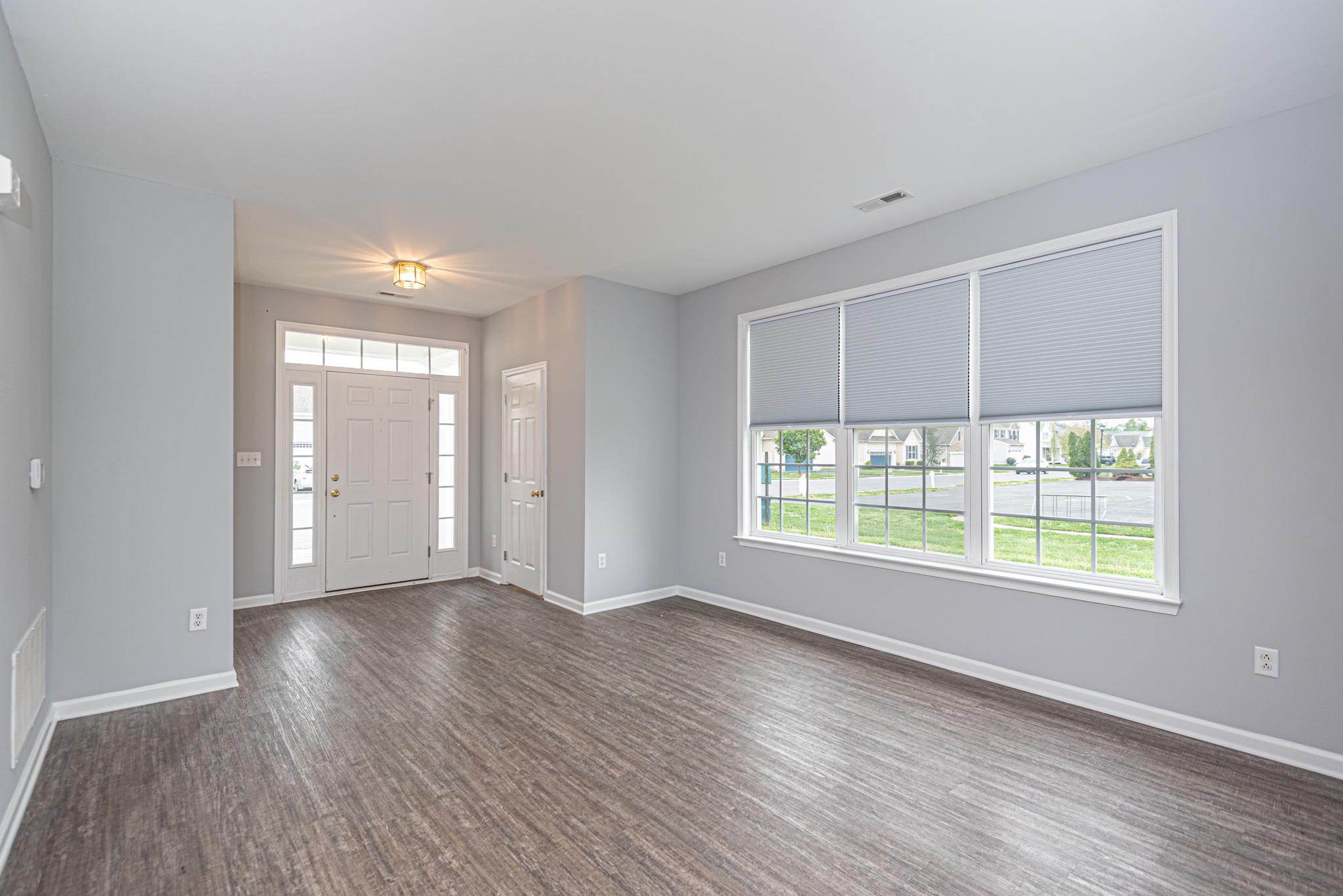 212 W BOURNE WAY