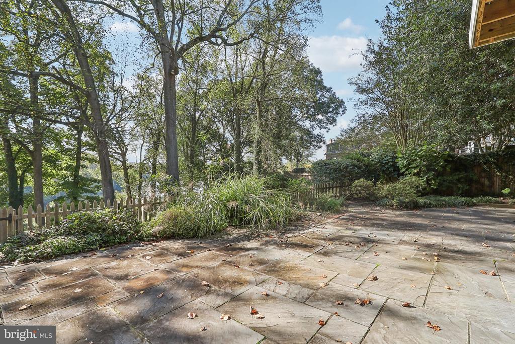 4405 Boxwood Rd