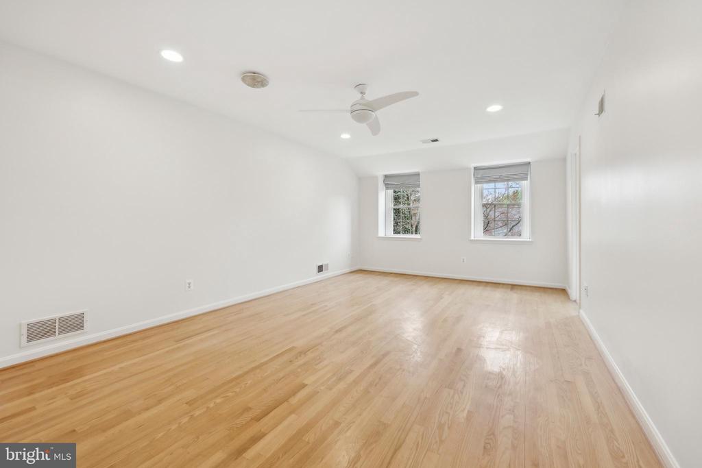 4410 Chalfont Pl