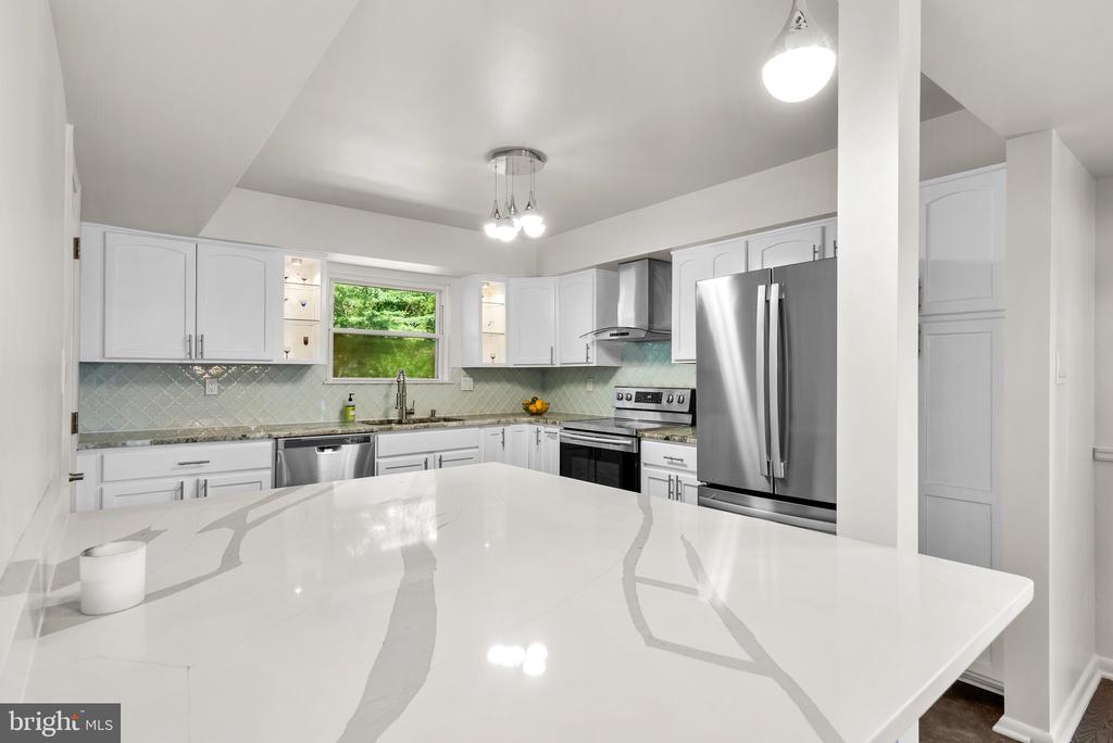 52 Anna Ct #275