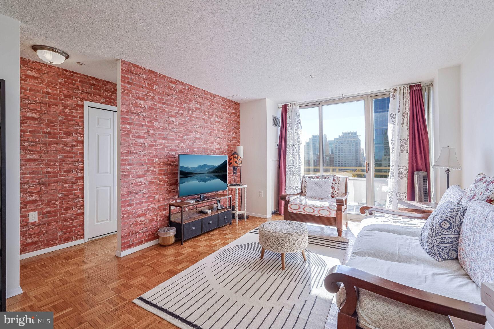 4801 FAIRMONT AVENUE 904