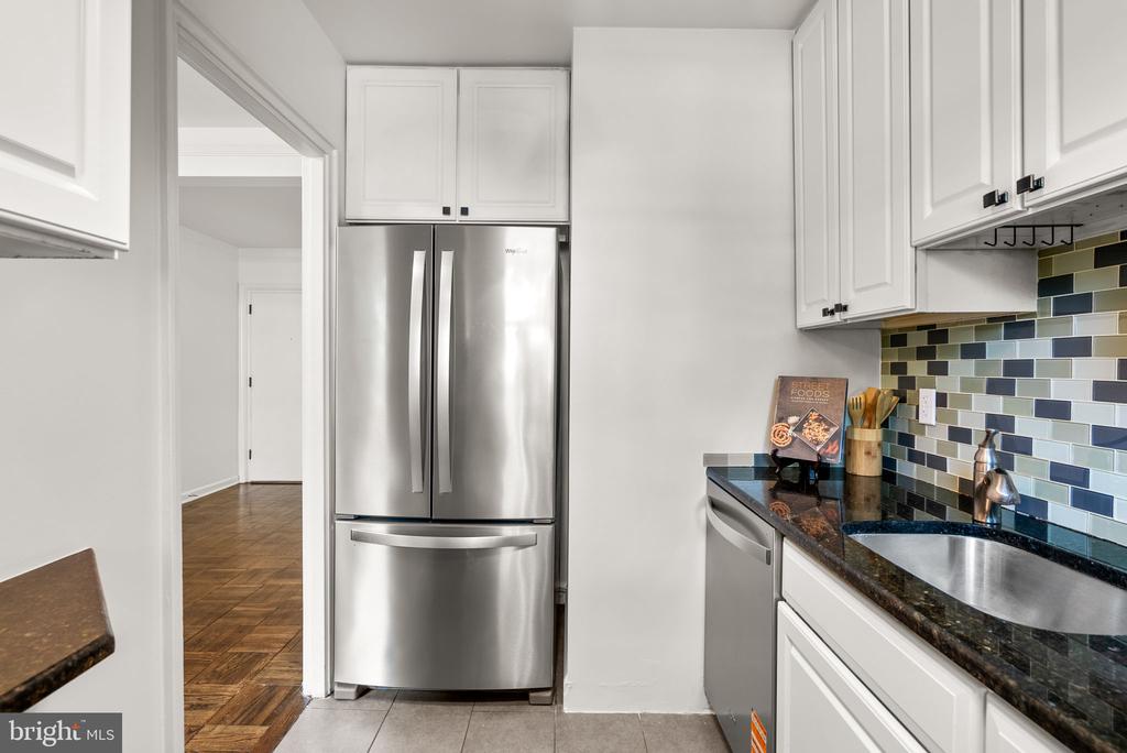 4820 CHEVY CHASE DRIVE 101