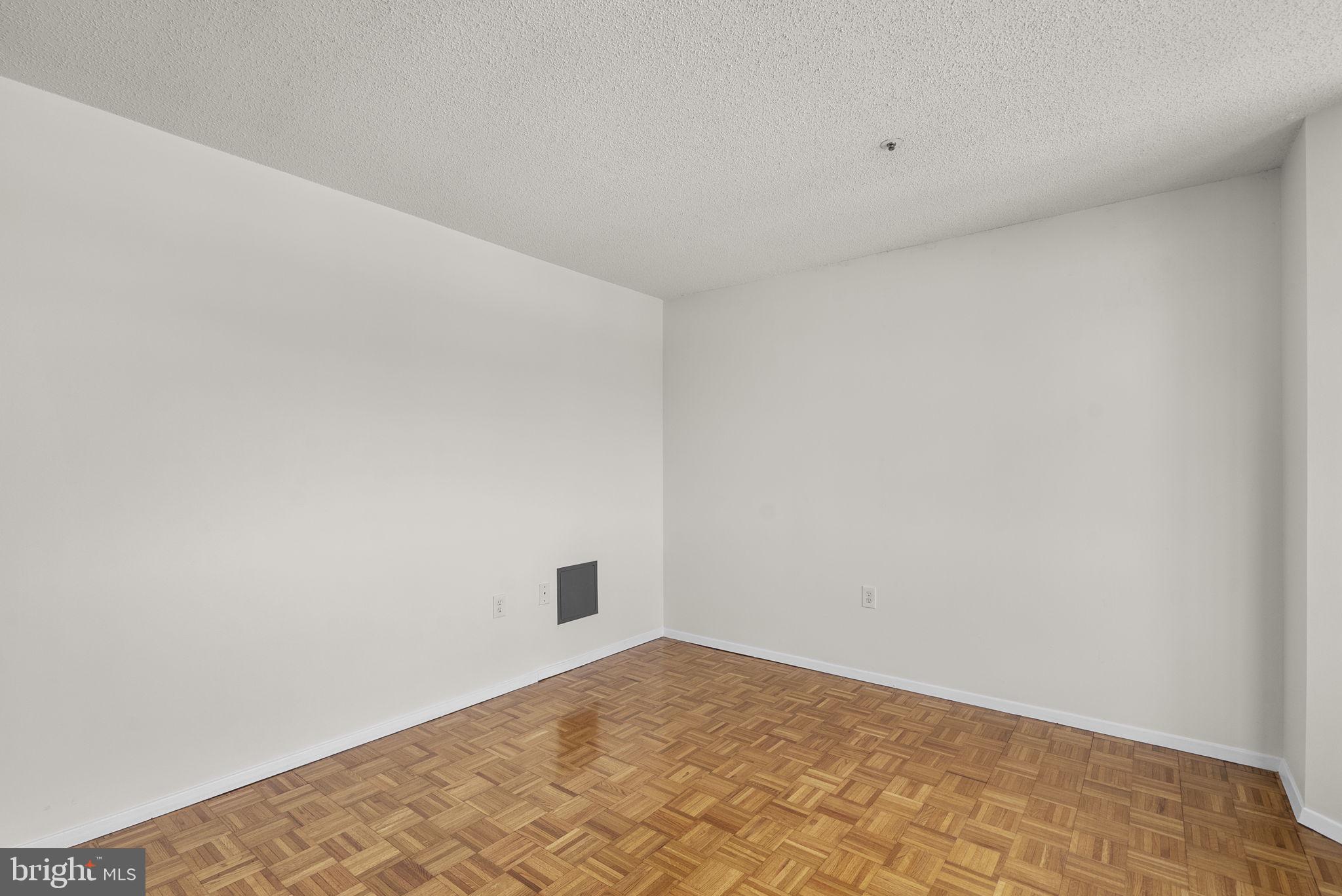 4801 FAIRMONT AVENUE 904