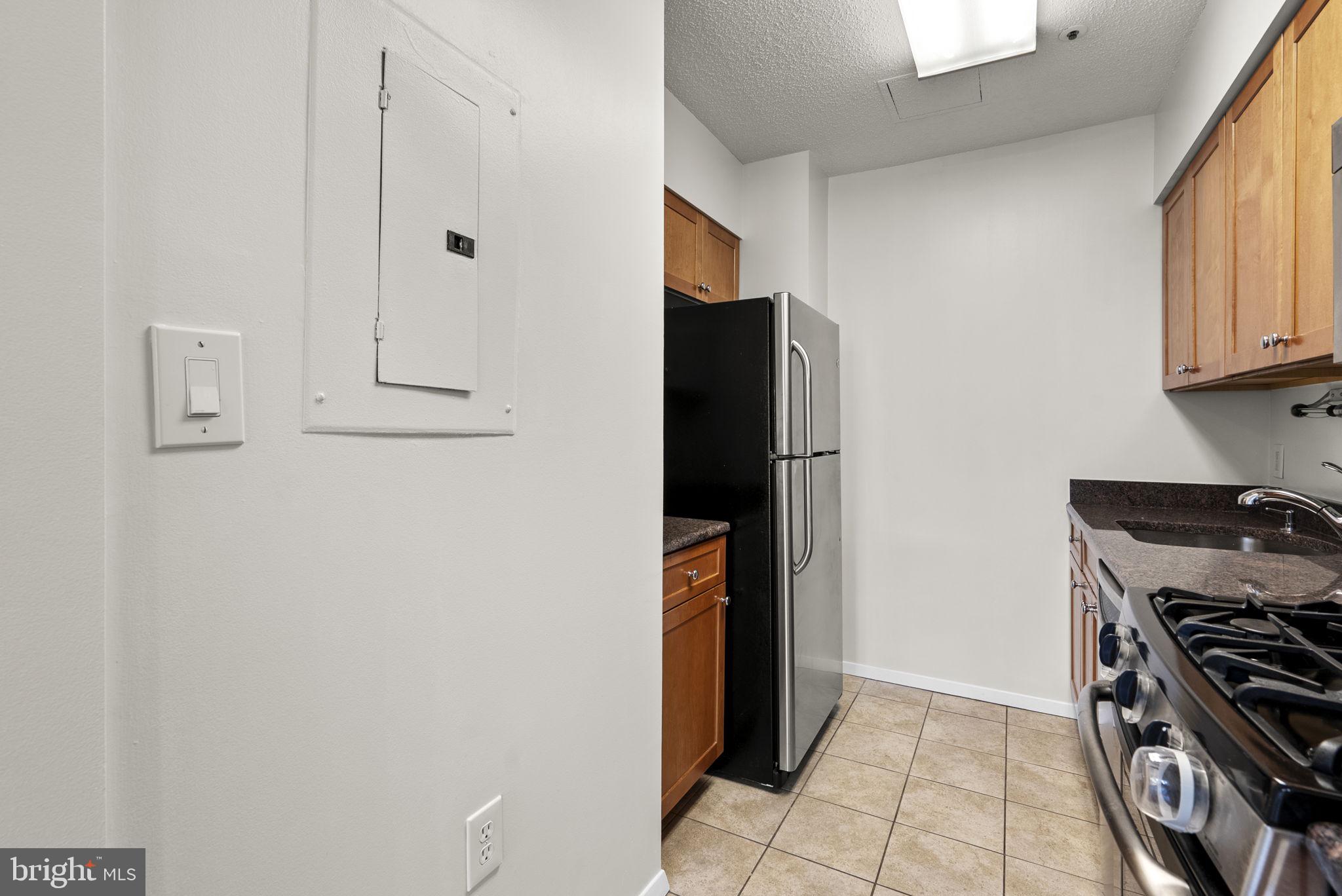 4801 FAIRMONT AVENUE 904