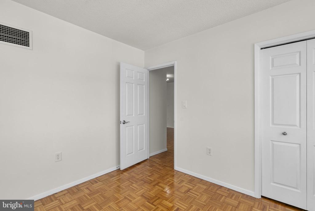 4801 FAIRMONT AVENUE 904