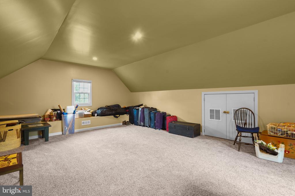 8013 GLENBROOK ROAD