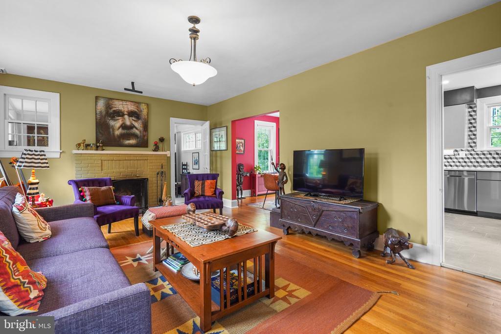8013 GLENBROOK ROAD