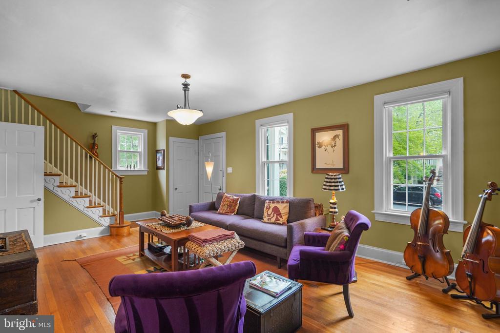 8013 GLENBROOK ROAD