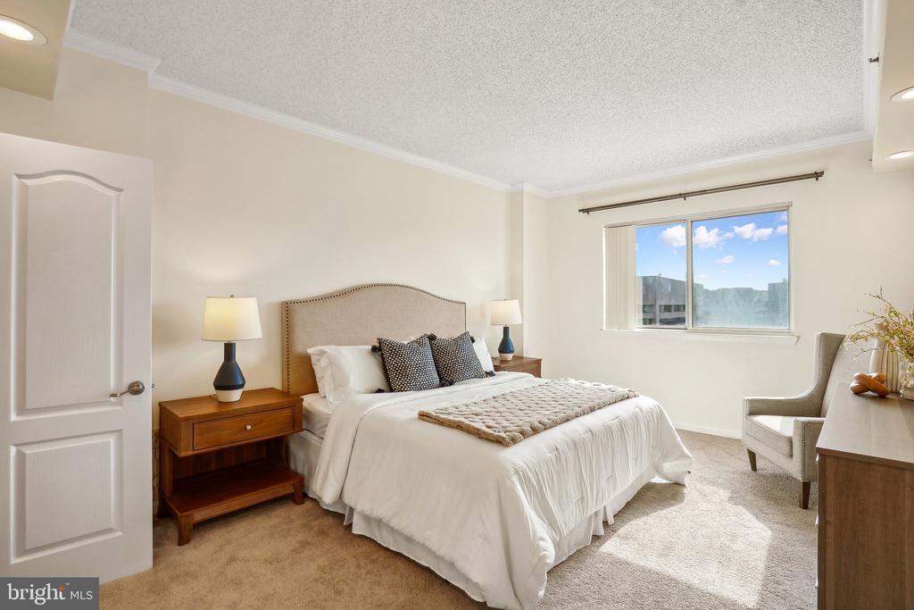 1211 S EADS ST #1606