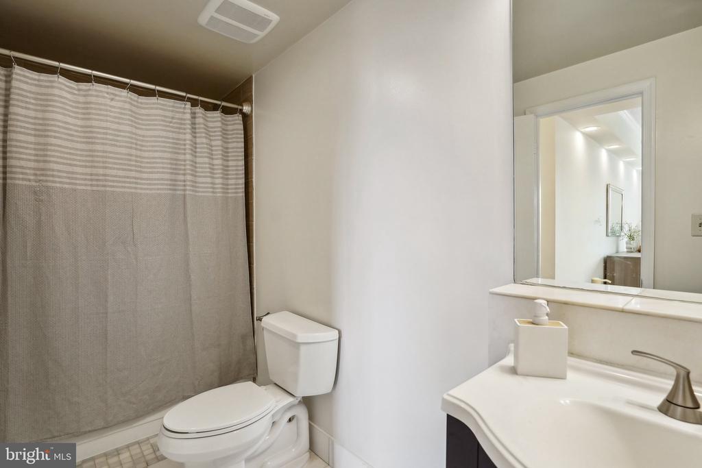 1211 S EADS ST #1606