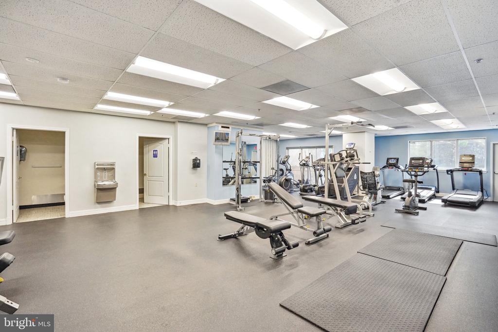 1211 S EADS ST #1606
