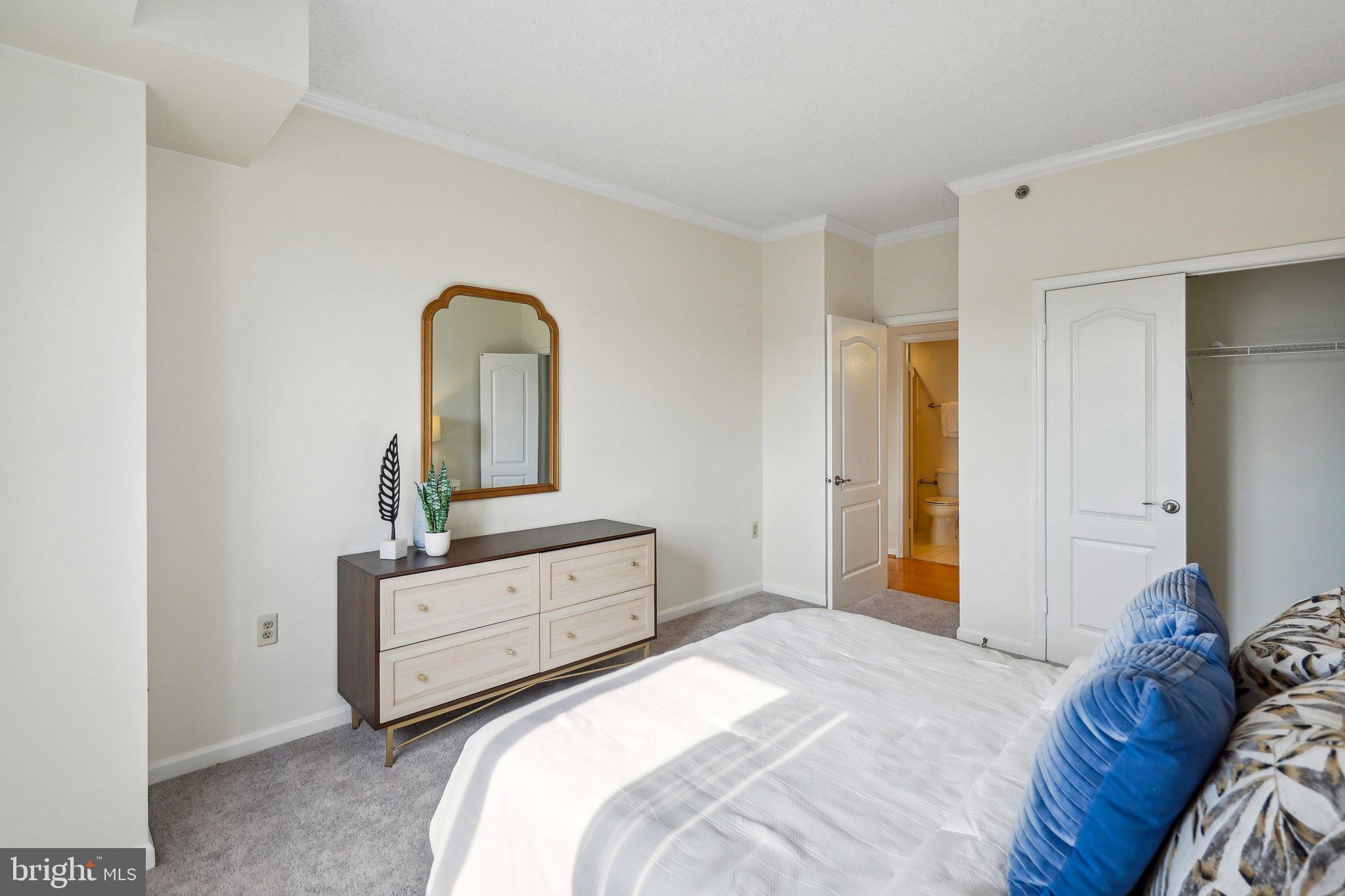 1211 S EADS ST #1606