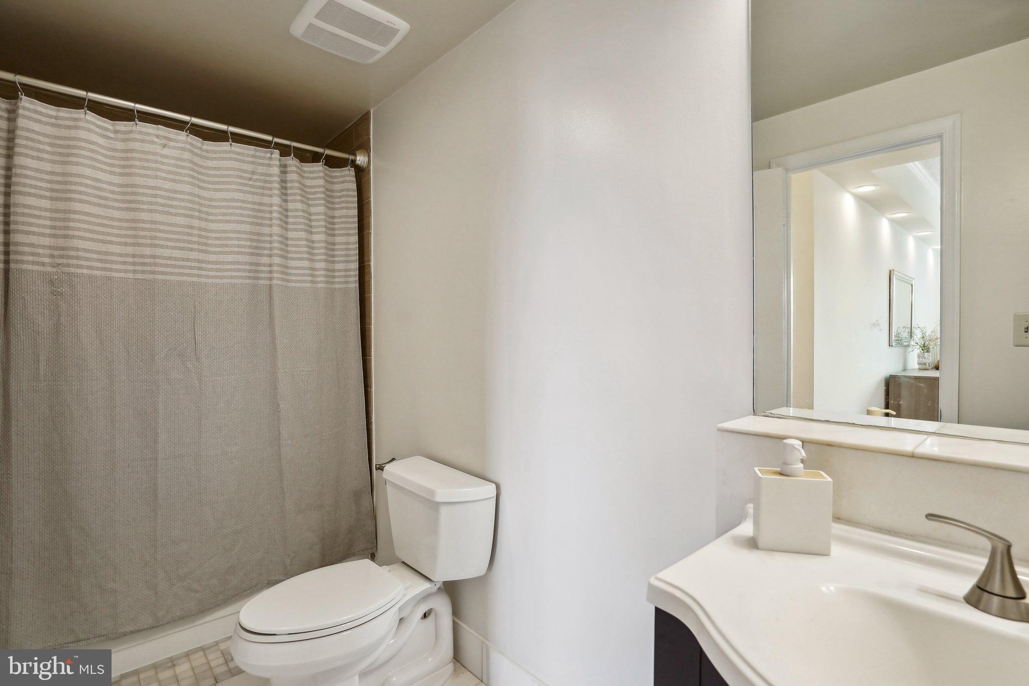 1211 S EADS ST #1606