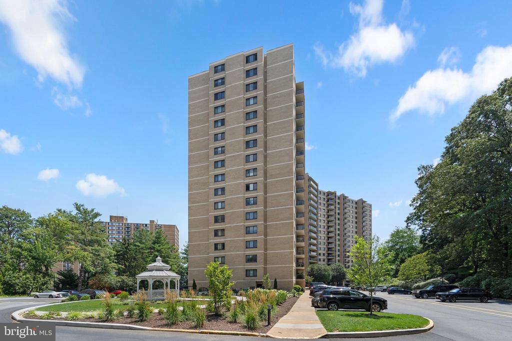 309 YOAKUM PARKWAY Unit: #406