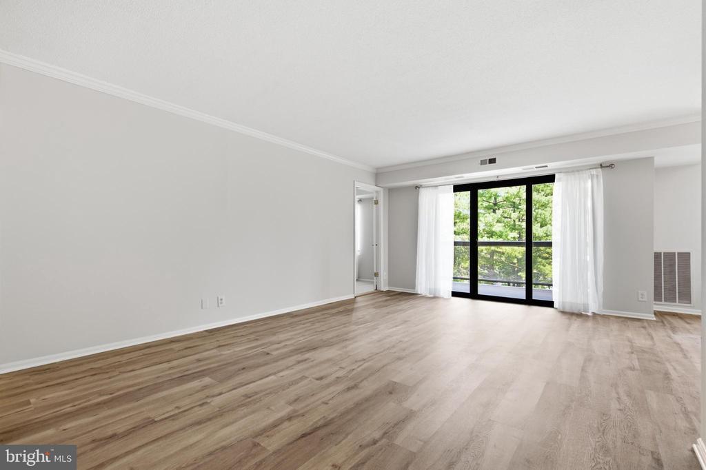 309 YOAKUM PARKWAY Unit: #406