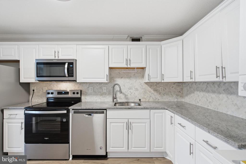 309 YOAKUM PARKWAY Unit: #406