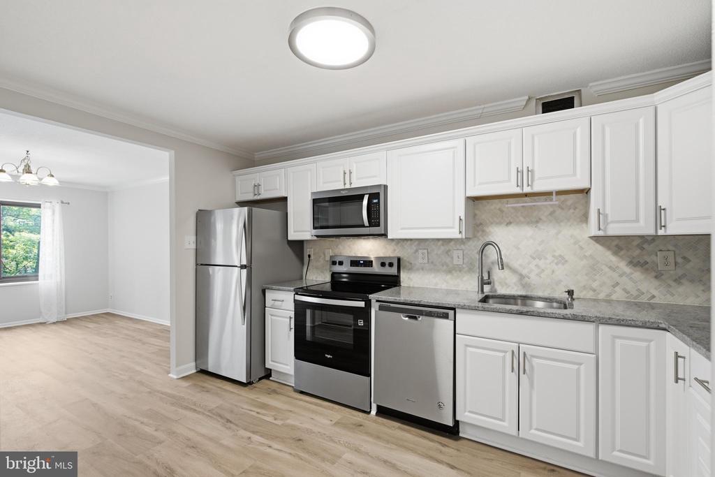 309 YOAKUM PARKWAY Unit: #406