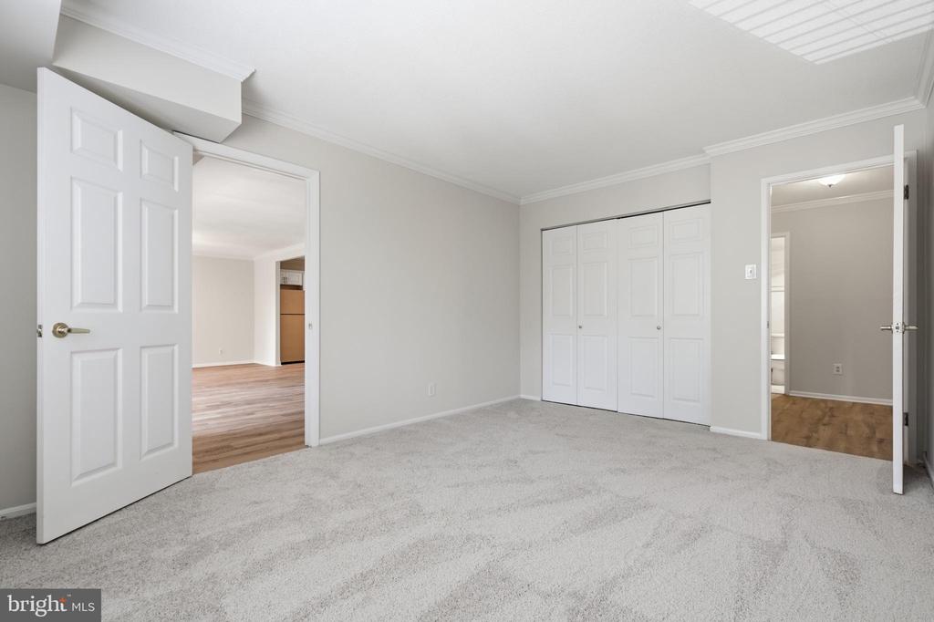 309 YOAKUM PARKWAY Unit: #406