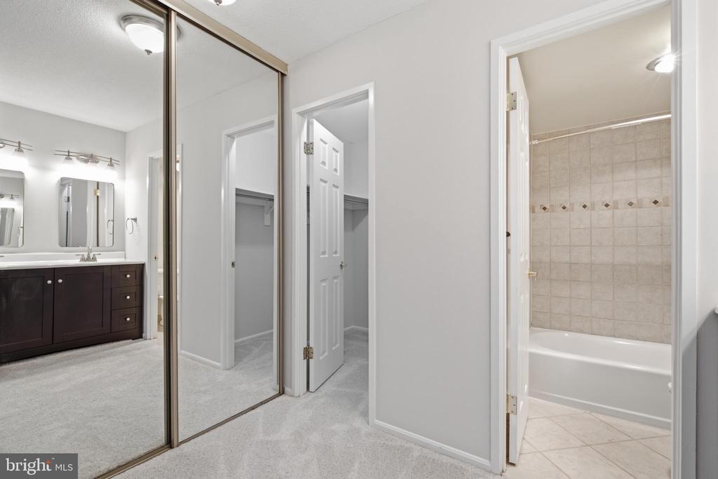 309 YOAKUM PARKWAY Unit: #406