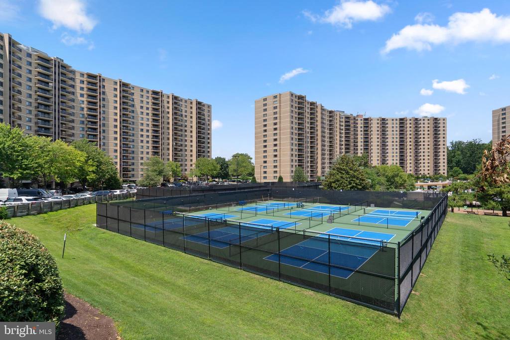 309 YOAKUM PARKWAY Unit: #406