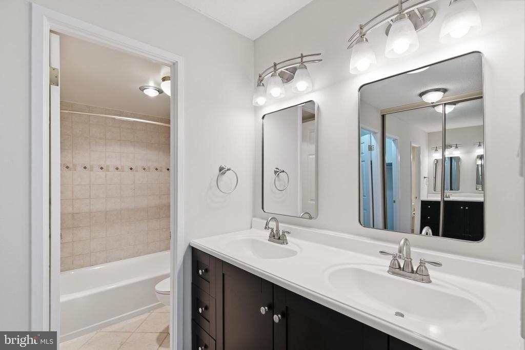 309 YOAKUM PARKWAY Unit: #406