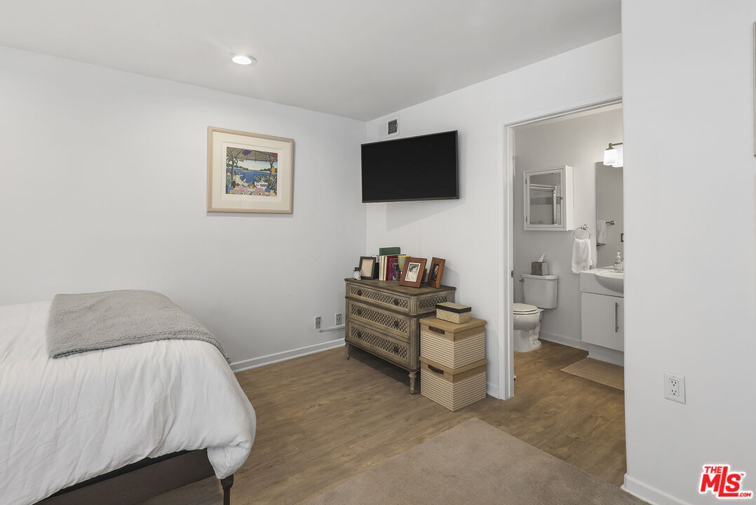 4434 Moorpark Way Unit: 106