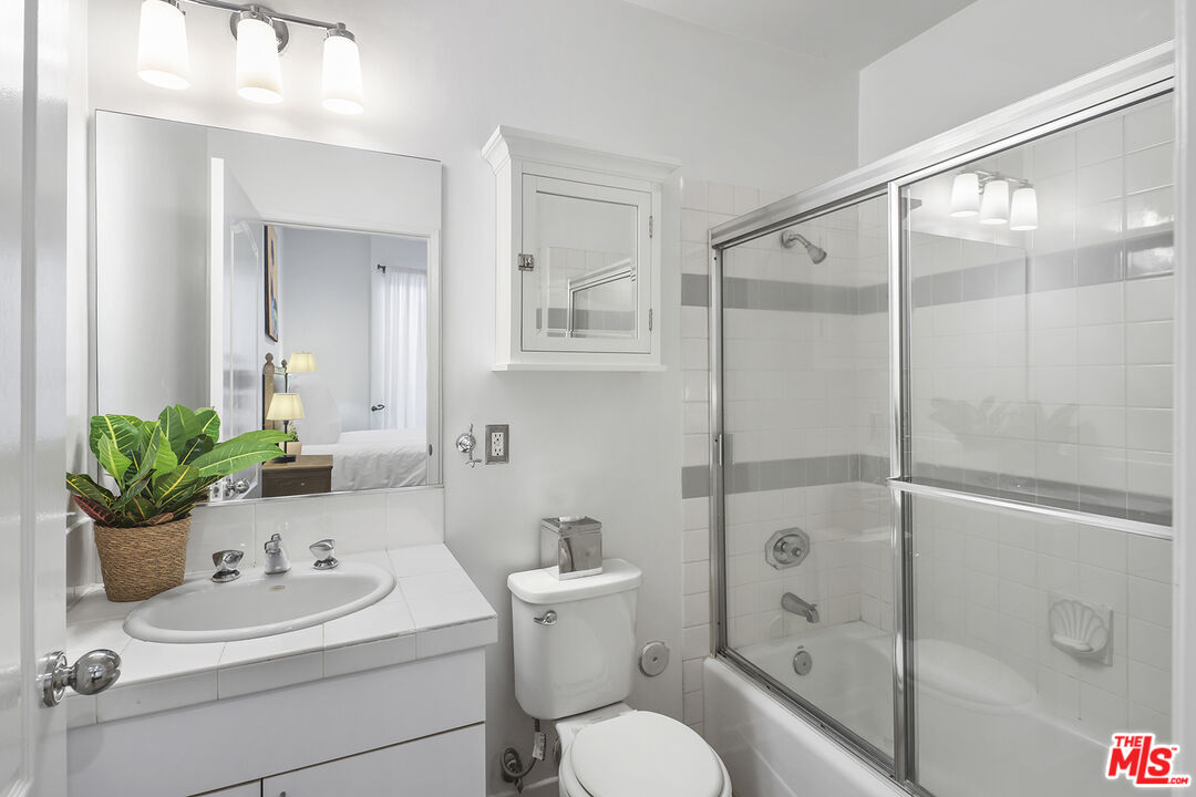 4434 Moorpark Way Unit: 106