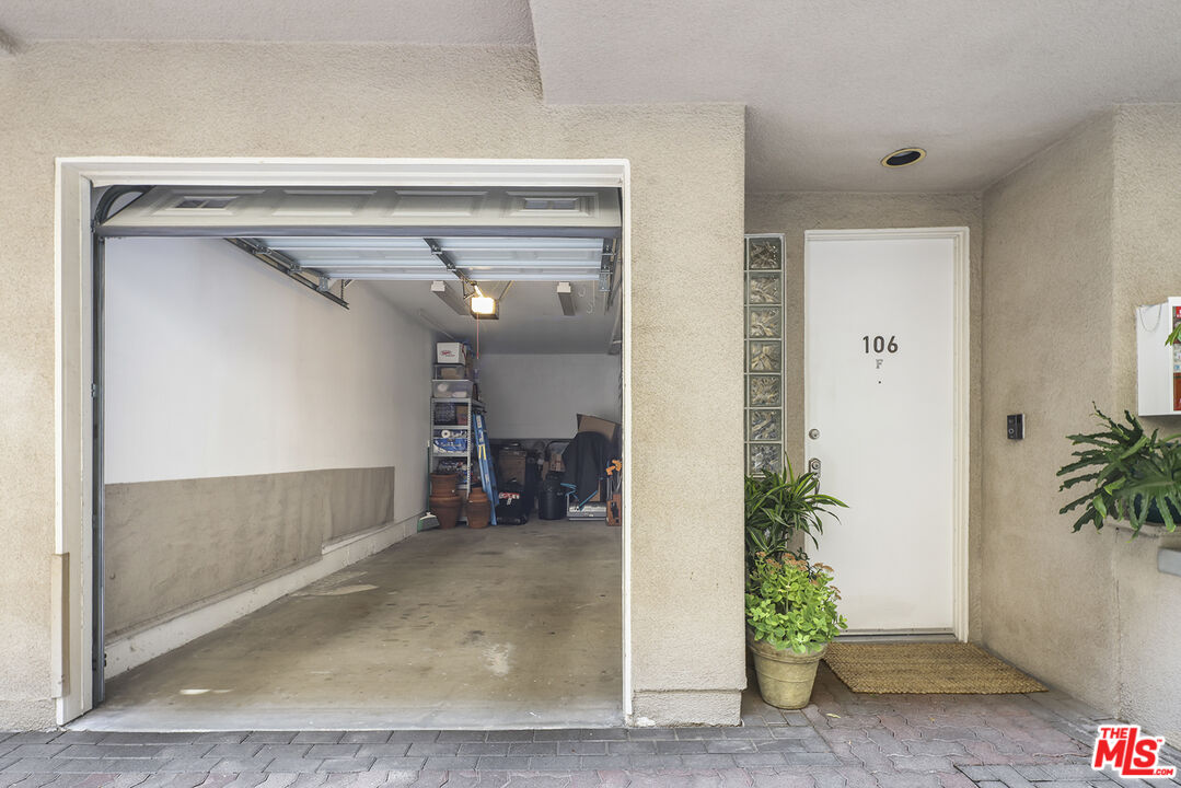 4434 Moorpark Way Unit: 106