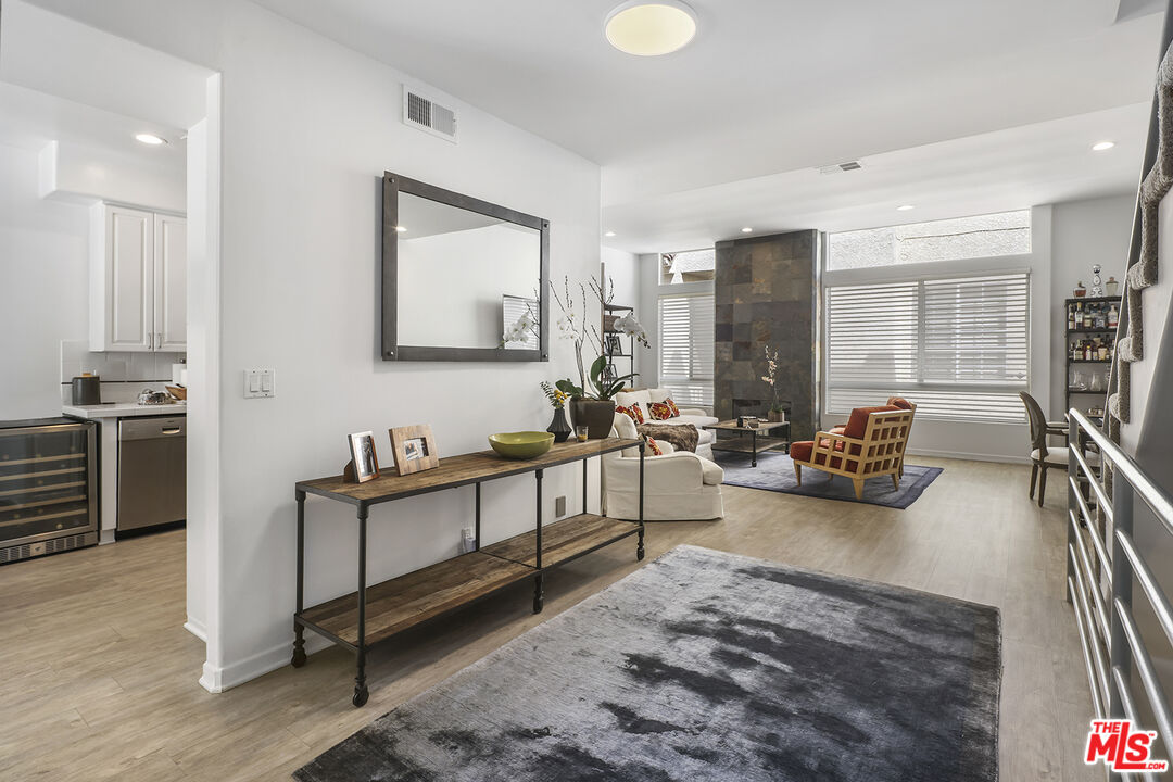 4434 Moorpark Way Unit: 106