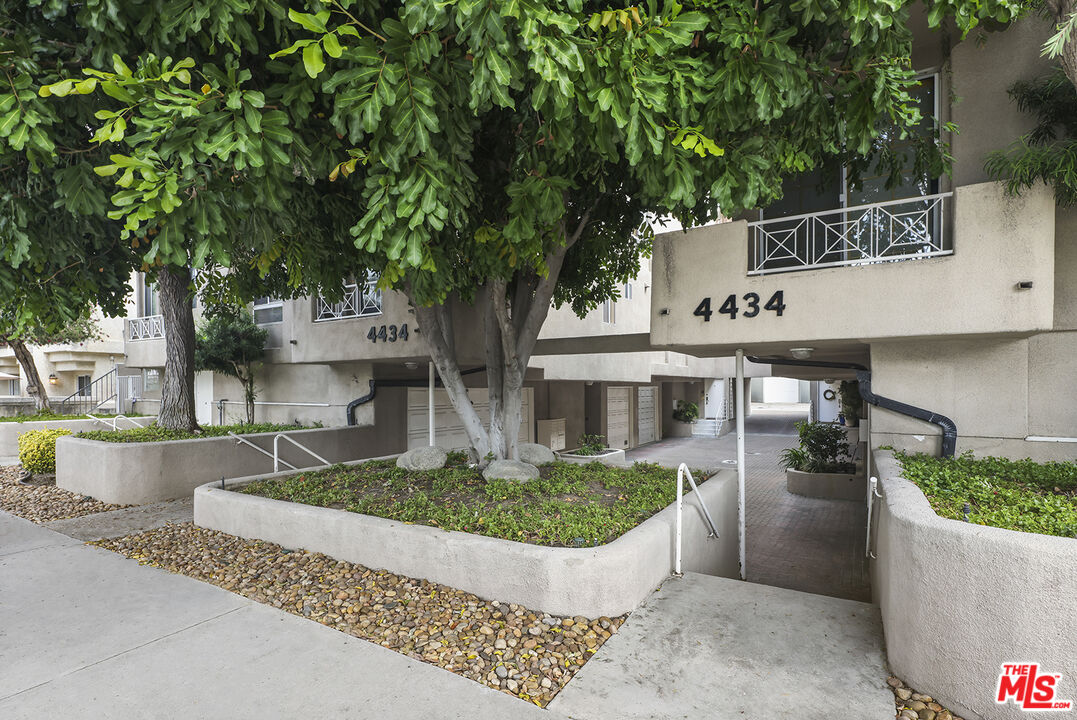 4434 Moorpark Way Unit: 106