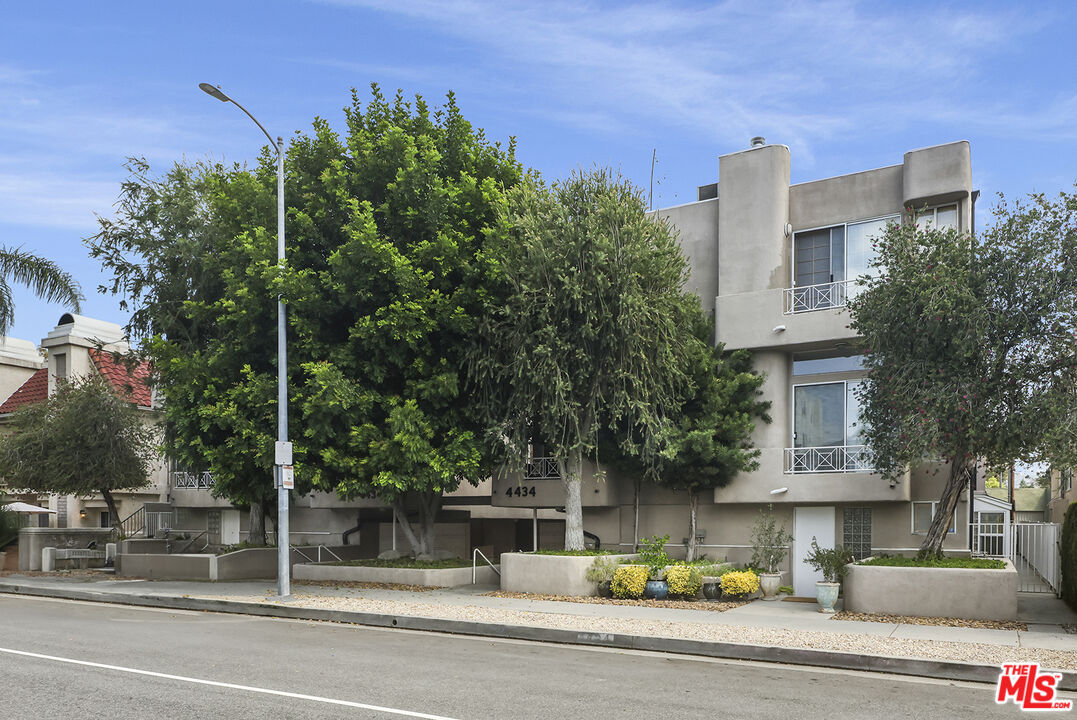 4434 Moorpark Way Unit: 106