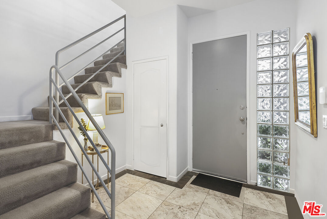 4434 Moorpark Way Unit: 106