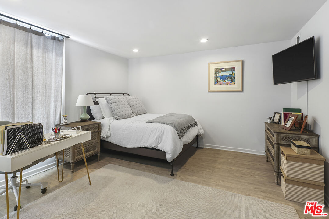 4434 Moorpark Way Unit: 106