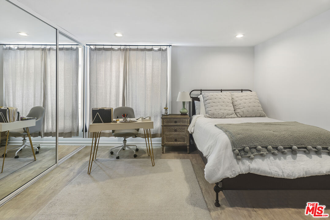 4434 Moorpark Way Unit: 106